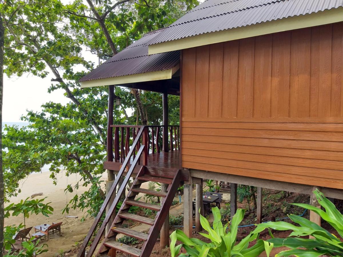 Kohjum Seafront Resort ジュム島 エクステリア 写真