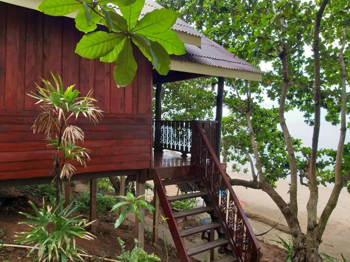 Kohjum Seafront Resort ジュム島 エクステリア 写真