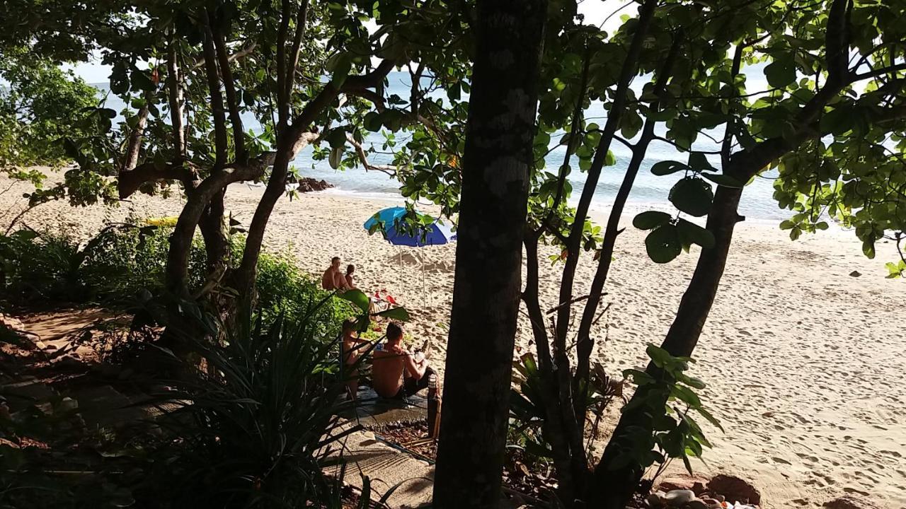 Kohjum Seafront Resort ジュム島 エクステリア 写真