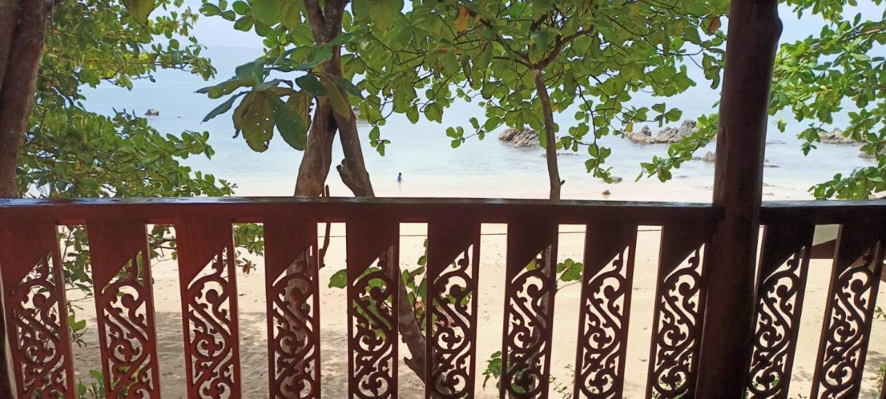 Kohjum Seafront Resort ジュム島 エクステリア 写真