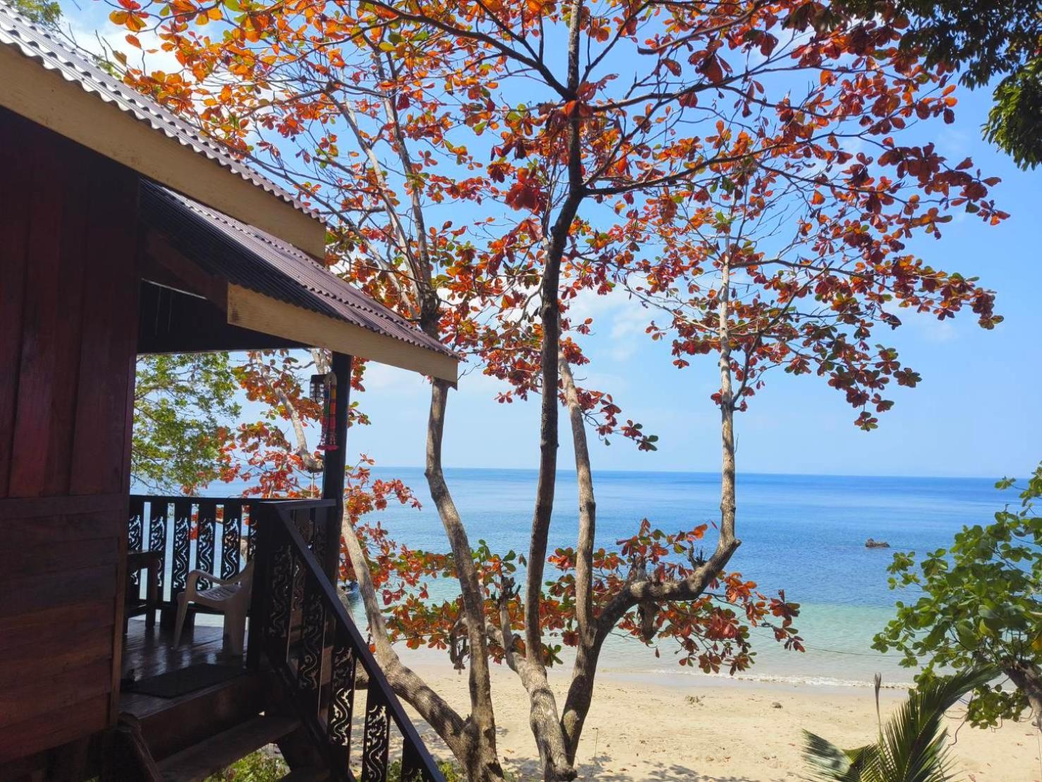 Kohjum Seafront Resort ジュム島 エクステリア 写真
