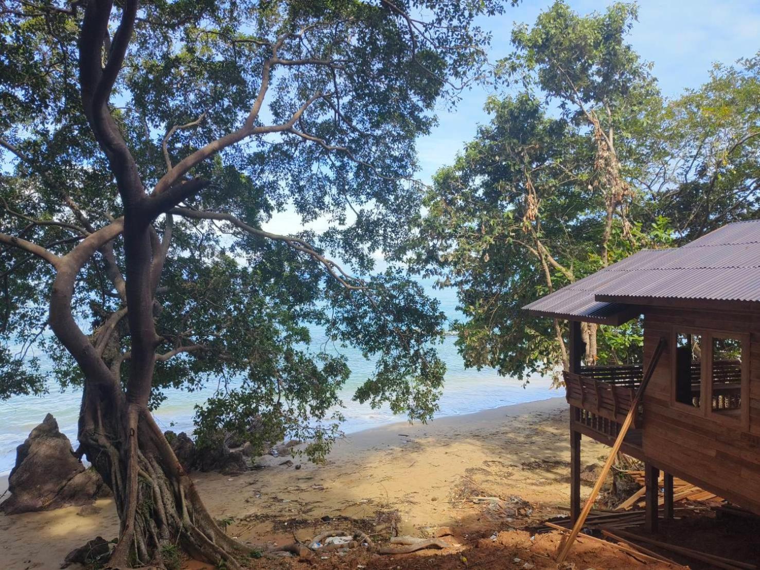 Kohjum Seafront Resort ジュム島 エクステリア 写真