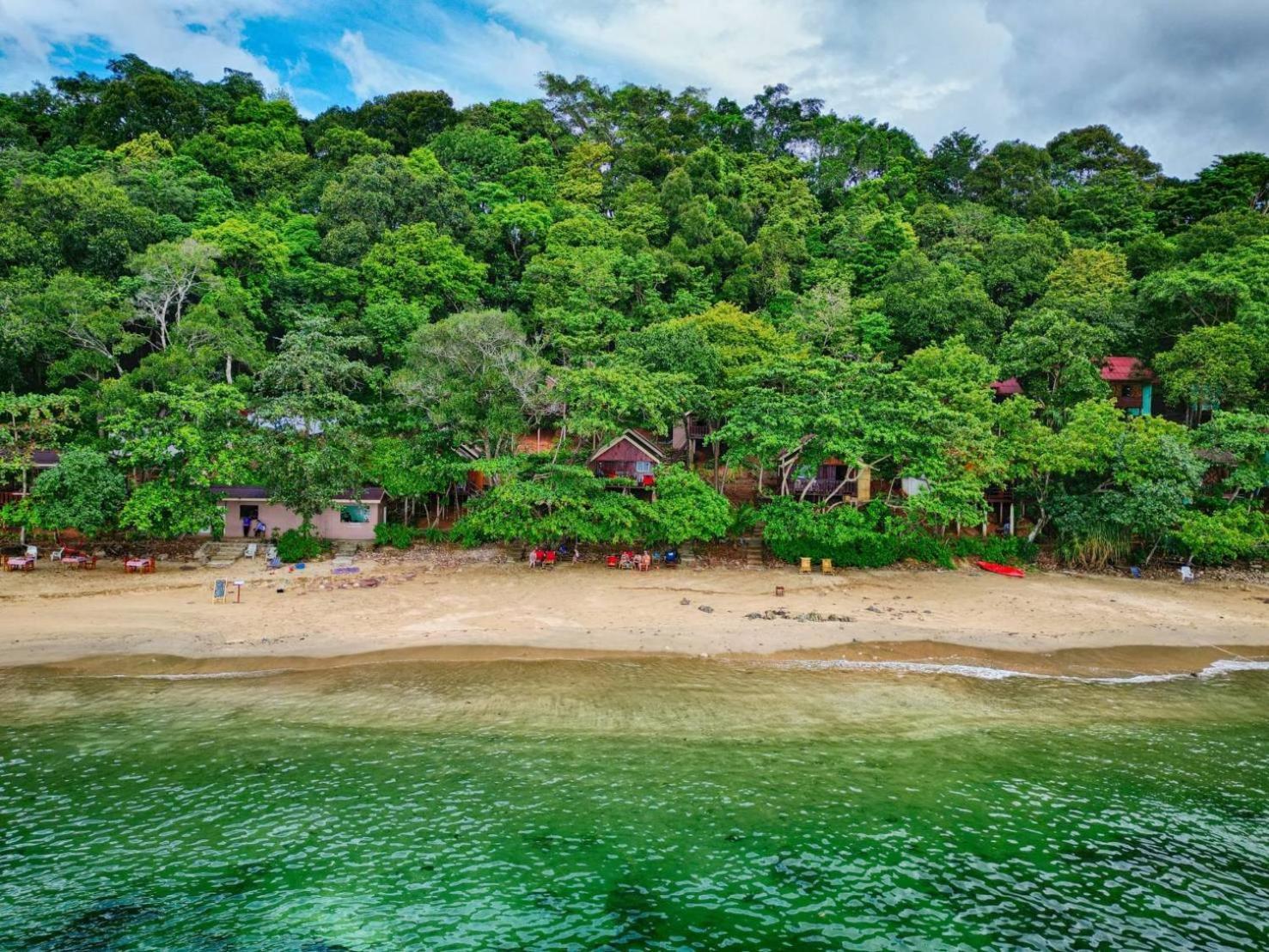 Kohjum Seafront Resort ジュム島 エクステリア 写真