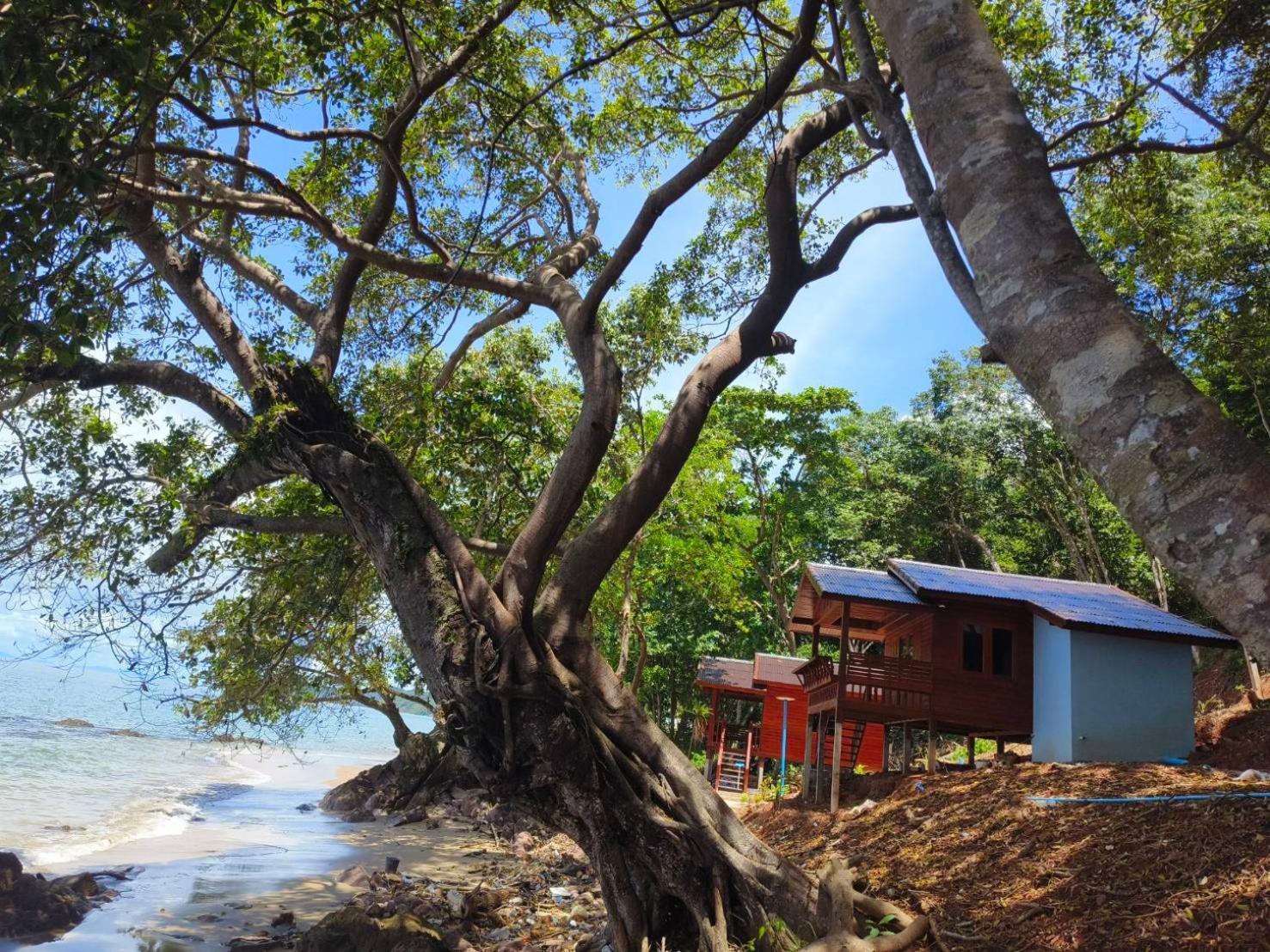 Kohjum Seafront Resort ジュム島 エクステリア 写真